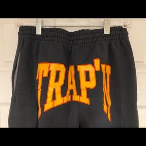 Black trap’n joggers